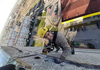 Profesjonalne usługi alpinistyczne i prace wysokościowe - czym są i jaki jest ich zakres?