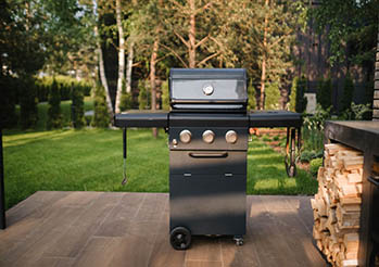 Jak wyczyścić grill gazowy, gdy skończy się sezon?