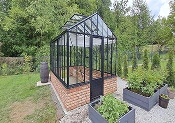 Szklarnie ogrodowe z poliwęglanu – na co zwrócić uwagę przy jej wyborze?