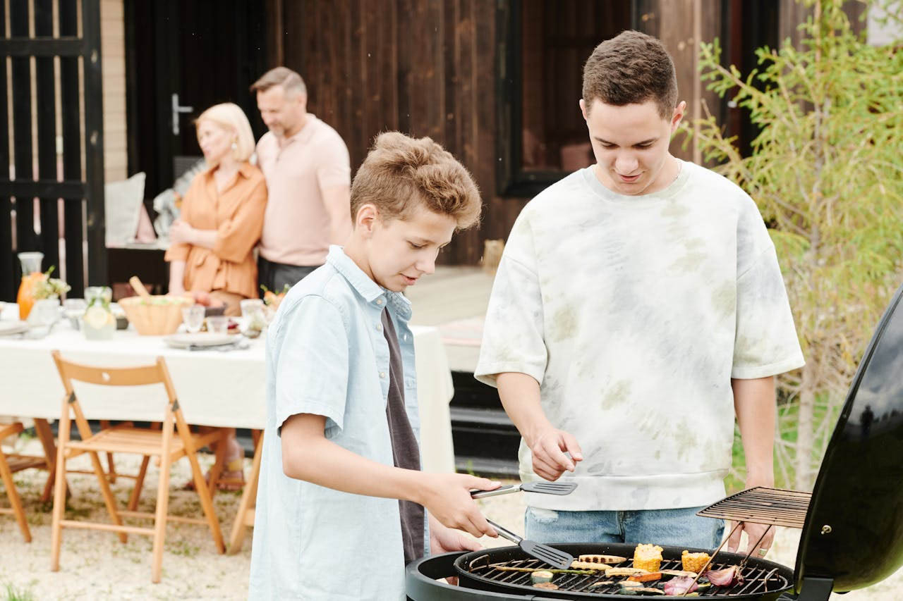 Grillowanie i chłodne napoje – jak przygotować ogród na sezon letni?