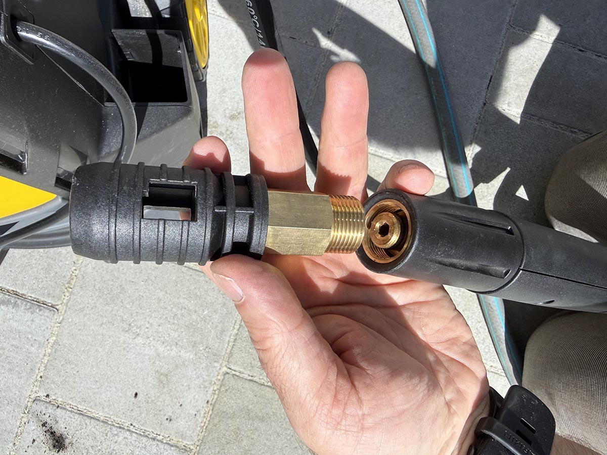 Zbliżenie na lance, pistolet i solidną złączkę myjki Stanley Fatmax Fatmax 25.