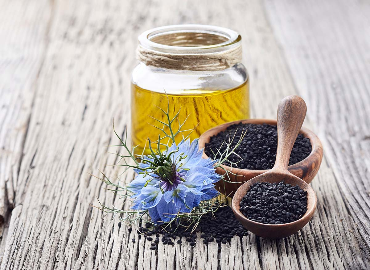 skład olej z czarnuszki: tymochinon, kwasy omega-6 i omega-9, witamina E.